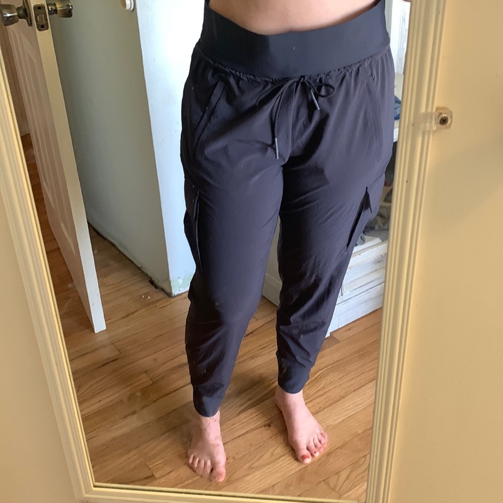 Athleta Sutton cargo pant 10
